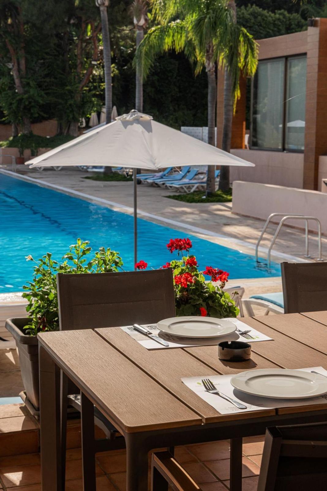 Country Lodge Hotel & Resort เบรุต ภายนอก รูปภาพ