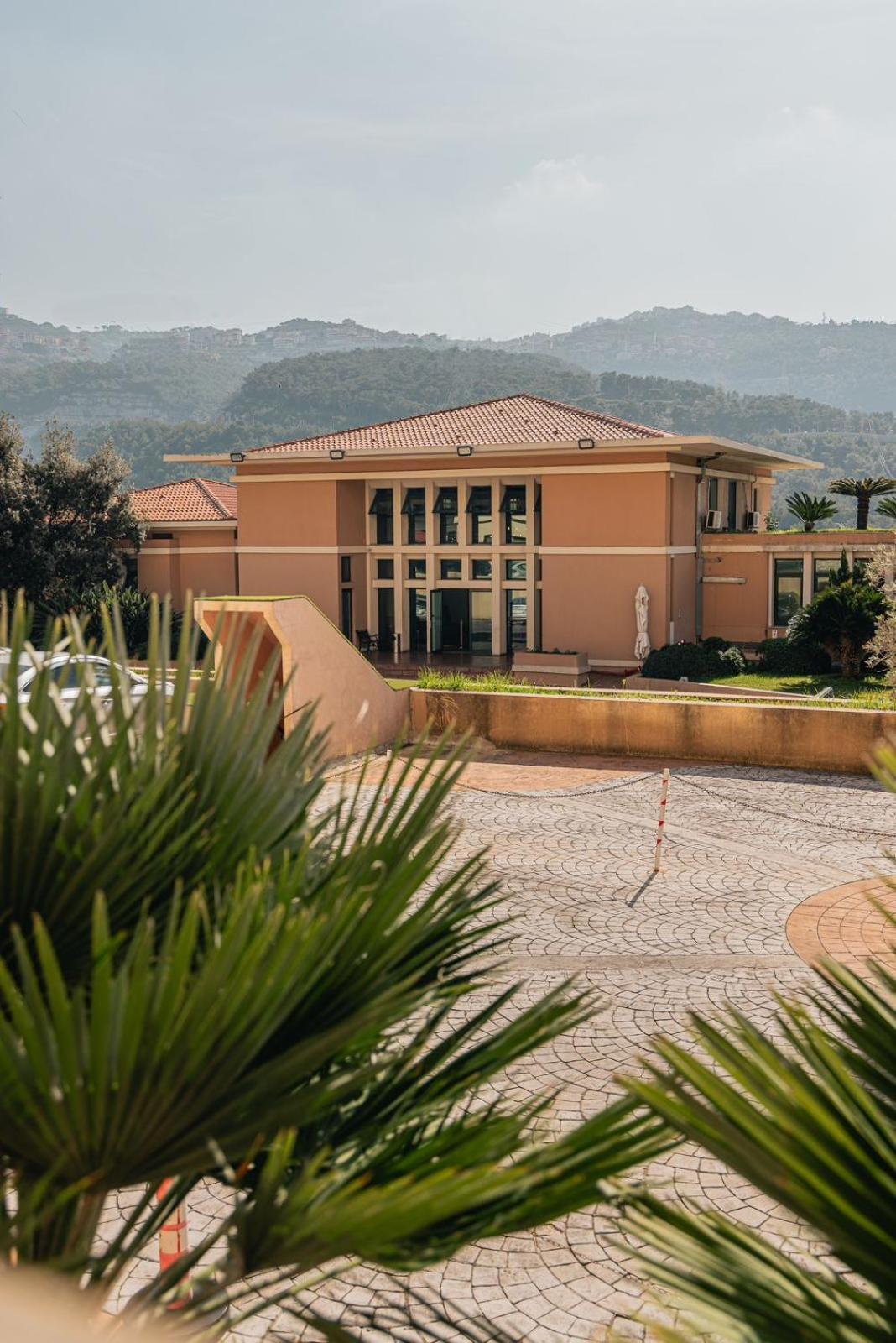 Country Lodge Hotel & Resort เบรุต ภายนอก รูปภาพ