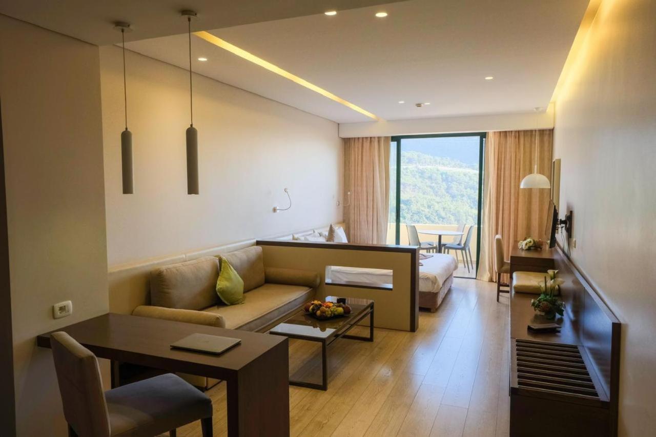 Country Lodge Hotel & Resort เบรุต ภายนอก รูปภาพ